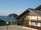 日本夕陽百選の宿　三七十館：空と海とを見渡せる高台に凛と立つ宿