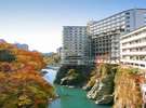 温泉三昧　大田原温泉　ホテル龍城苑：蛇尾川沿いの全18室の宿(客室側からの外観）