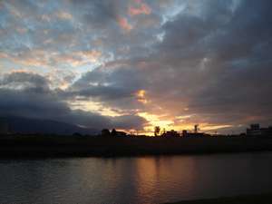筑後川越しに見える夕日