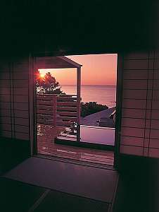水平線から昇る朝日