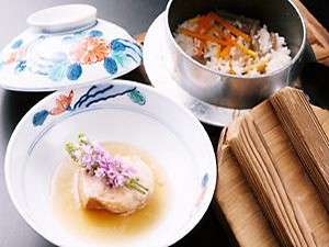季節の釜飯と料理