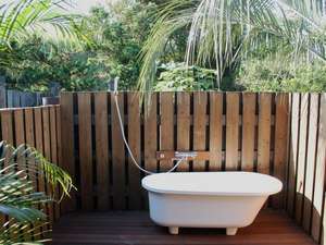 Vacation House & Studio ���E�t�@�[�����l�F�T�E�X�̑ݐؘI�V���C�B������悤�Ȑ�▞�V�̐���𒭂߂Ȃ���̃o�X�^�C���͍ō����ґ�I