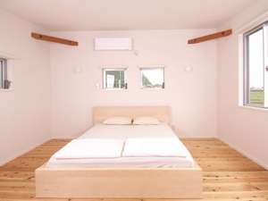 Vacation House & Studio ���E�t�@�[�����l�F����₩�ŃR�[�W�[�ȁA�T�E�X�R�e�[�W�̃x�b�h���[��
