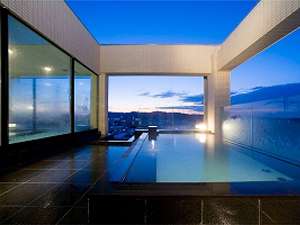 CANDEO�@HOTELS�i�J���f�I�z�e���Y�j�k��F���Ă��̃X�J�C�X�p�B�[�����ɕ�܂�āA�������܂�v���ň�����X�^�[�g�I
