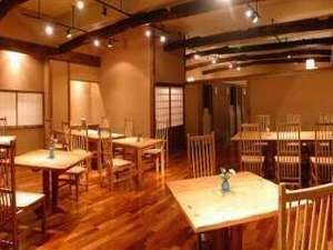 ゆったりと自分のペースでお食事をお楽しみ頂ける食事処「野の花亭」