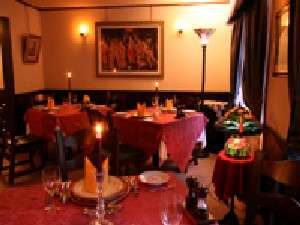 THISTLE INN�@�����ݒ��F�V�b�N�ȕ��͋C���f�G�ȃ_�C�j���O