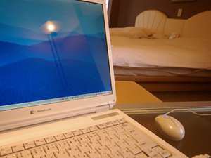 �z�e���V�I�فF�m�[�gPC���Q�ŁA�S���C���^�[�l�b�g���p�\�B