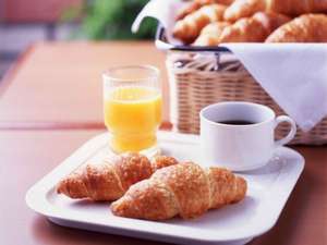 �q���a�z�e���_�ˌ����F�z�e�����ŏĂ��グ��Ă����ăp���̃��[�j���O�T�[�r�X