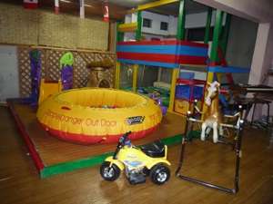 �t�@�~���[�y���V�����@�t�H���X�g�@�҂��F�L�b�Y���[���ɂ͗V�т���R
