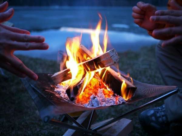 焚火の炎で思い出作り 焼きマシュマロセット付きグランピングファイヤーを楽しもう コテージ蒜山の森 全棟に屋根付bbqデッキ 宿泊予約は じゃらん