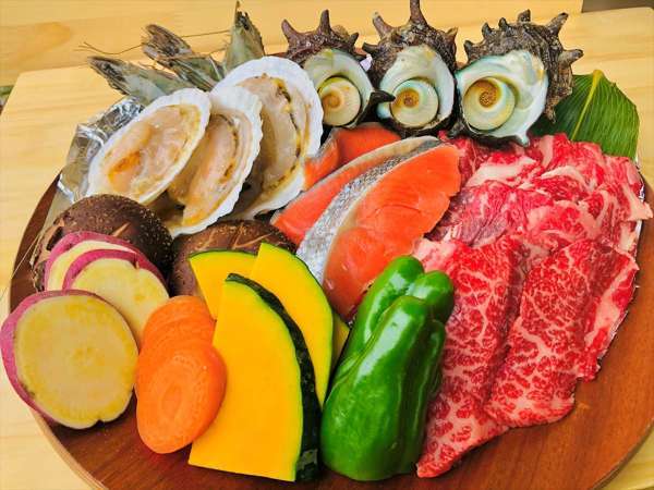 サザエ ジャージ牛 有頭エビ など お肉と海鮮のコラボ デラックスbbqで贅沢に盛り上がろう コテージ蒜山の森 全棟に屋根付bbqデッキ 宿泊予約は じゃらん