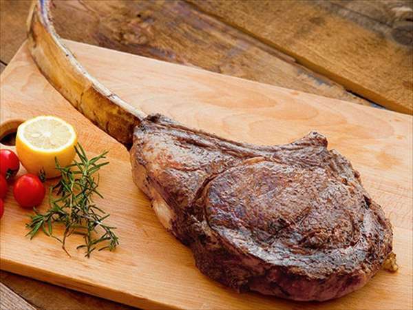 ワイルドさ抜群 １ｋｇ級のトマホークステーキでbbqをスタートしよう コテージ森の散歩 岡山 蒜山でコテージグランピング 宿泊予約は じゃらん