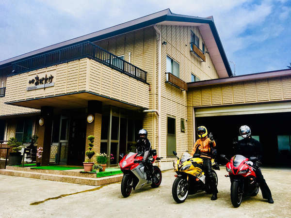 バイク旅 バイクで泊まれる 大型ガレージ 雨の日は宿内乾燥室を無料開放 温泉街まで無料送迎 お宿 おばたけ 宿泊予約は じゃらん