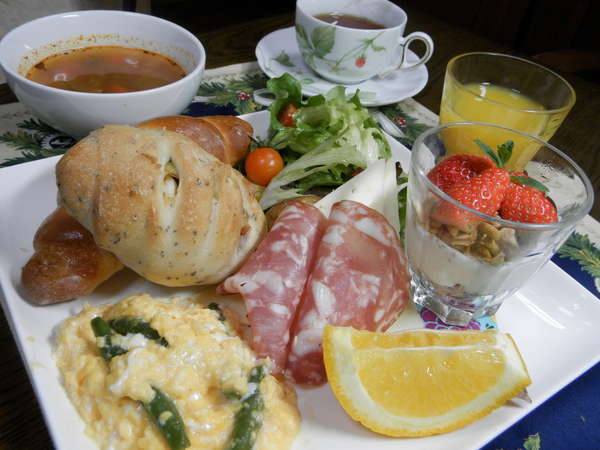 朝食付プラン 自家製焼きたてパンと地元の旬の野菜たっぷりの至福の朝食の時間を ナチュラルハウス ピュア21 宿泊予約は じゃらん