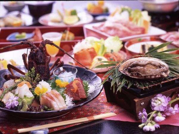 1日1組限定 貴賓室に泊まる 特別室から臨む熱海の夜景を堪能 当館最上級お料理 秀花園 湯の花膳 宿泊予約は じゃらん