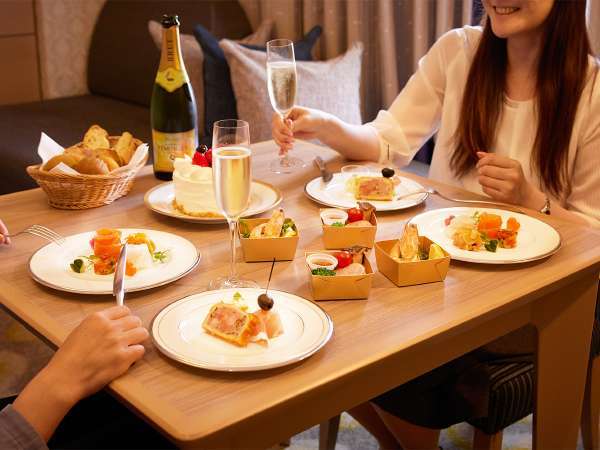 記念日 お部屋でお祝い 巣ごもりアニバーサリーで素敵なひと時 ホテルオークラ東京ベイ 宿泊予約は じゃらん