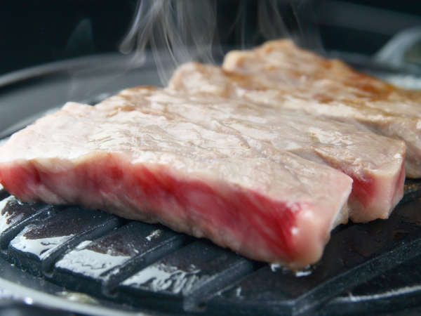 上州牛ステーキプラン 会場食 十分な間隔を取りご用意 肉汁がじゅわ お好みの焼き加減で 伊香保温泉 旅館 よろこびの宿しん喜 宿泊予約は じゃらん