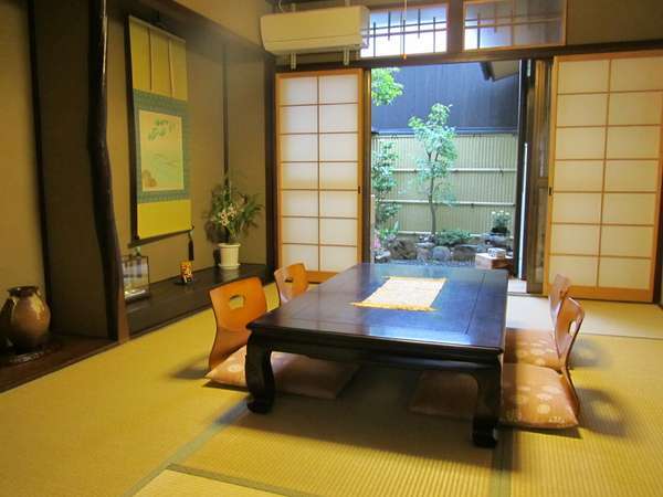 素泊まりプラン】 京町家一棟貸切 駐車場無料2台 餅寅の 和菓子つき 