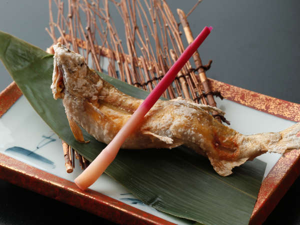 鮎の塩焼き付 豪華バイキングに 鮎の塩焼き が付いて大満足 大人気の蟹や握り鮨も食べ放題 秋保グランドホテル 宿泊予約は じゃらん