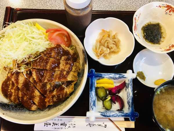 釣り人大歓迎 釣ったお魚捌きます 町おこしメニューのまぐろソースかつ丼付 １泊夕食付 プラン オーシャンヴィレッジ三浦 三浦 海の学校 宿泊予約は じゃらん