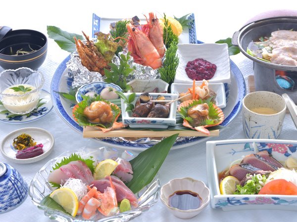 ♪極上の田舎、高知。♪海・川・山の幸満載！皿鉢料理☆鰹のタタキ付
