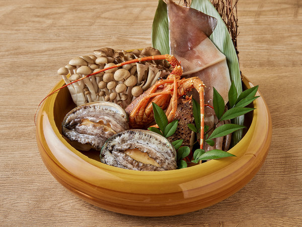 伊勢海老・活き鮑・地烏賊の一夜干しを豪快に浜焼き！ バイキング