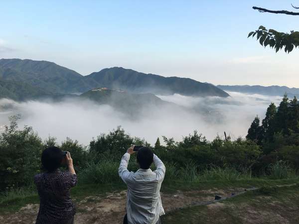 竹田城跡の雲海が見たい 行けるよ立雲峡 雲海ツアー 但馬の味覚夕食 朝食 有斐軒 宿泊予約は じゃらん