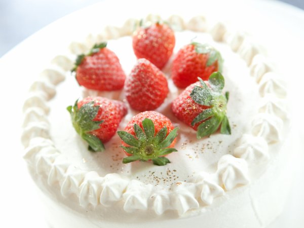 記念日 ホールケーキ付 心に残る思い出作りに 大自然の中で過ごすアニバーサリープラン 2食付 湯布院 塚原高原 山荘 どんぐり 宿泊予約は じゃらん