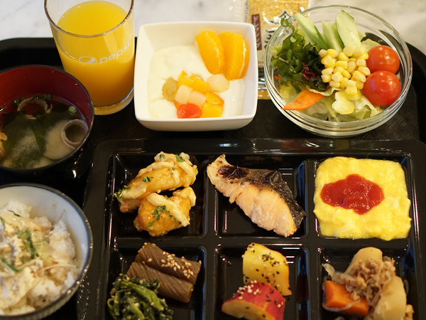 土日祝日料金】〈トーナメントコースでゴルフ♪〉朝食バイキング付