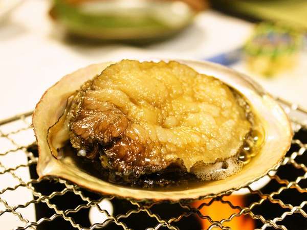 鮑の踊焼付 憧れの あわび を踊り焼き 口の中に広がる磯の香りをお楽しみください キャッ フォレストリゾート ゆがわら水の香里 宿泊予約は じゃらん