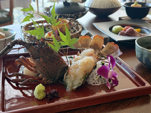 芳露会席】露天風呂付客室で天然温泉を独り占め｜量より質を重視した