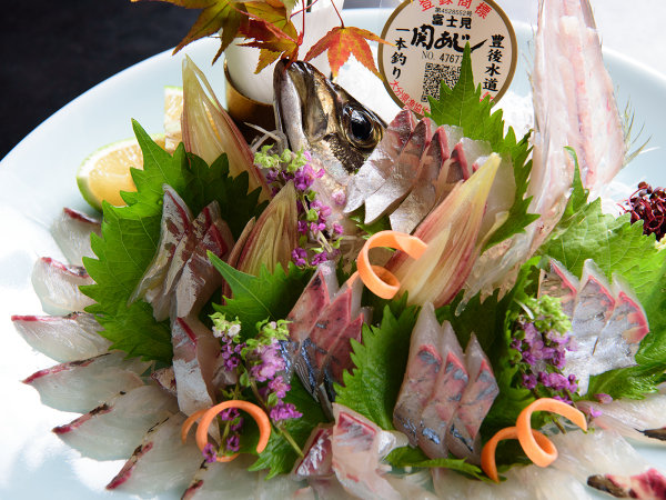 夕食部屋食 黒毛和牛ステーキ 関アジ姿造りのご当地旬彩懐石プラン ４名以上は夕食個室食 由布院温泉 和風旅館 津江の庄 宿泊予約は じゃらん