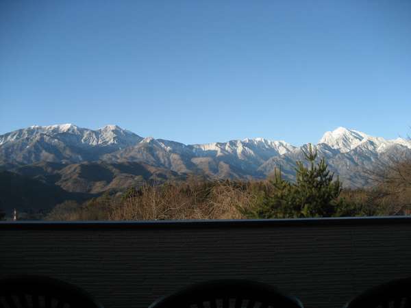 甲斐駒、鳳凰三山、八ヶ岳、富士山、奥秩父山系を、多くのプロ画家が