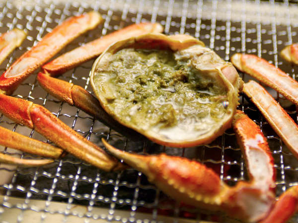 かに祭り 梅 蟹入門会席 冬の味覚王 ずわい蟹 焼き 刺身も 気軽に蟹を楽しみたい方オススメ 日本百景に囲まれた洞窟風呂の宿 百楽荘 能登九十九湾 宿泊予約は じゃらん