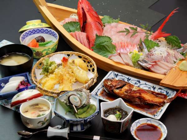 舟盛り】漁港直送！新鮮地魚姿造りを味わう［1泊2食］ 温泉民宿 浜屋