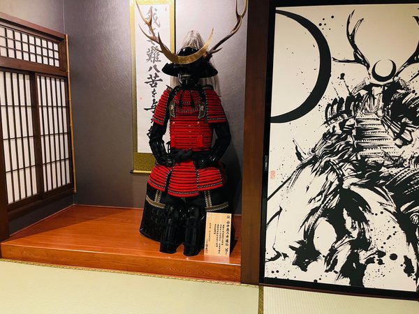 月山富田城跡近く】鎧兜、墨絵師『御歌頭』の作品がある戦国武将