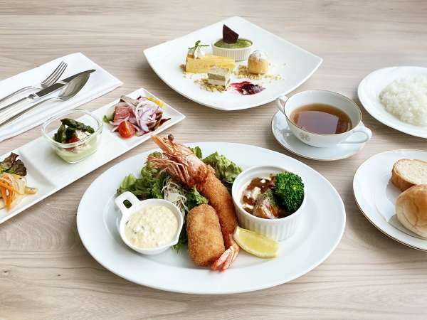 ルームサービス 記念日ディナー お部屋でゆったり過ごす大切なひととき 夕朝食付き 神戸メリケンパークオリエンタルホテル 宿泊予約は じゃらん
