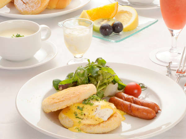 朝食付 緑に囲まれた六甲山上のレストランで優雅に朝食 夜景と星空と神戸牛を楽しむ宿 グランドホテル六甲スカイヴィラ 宿泊予約は じゃらん