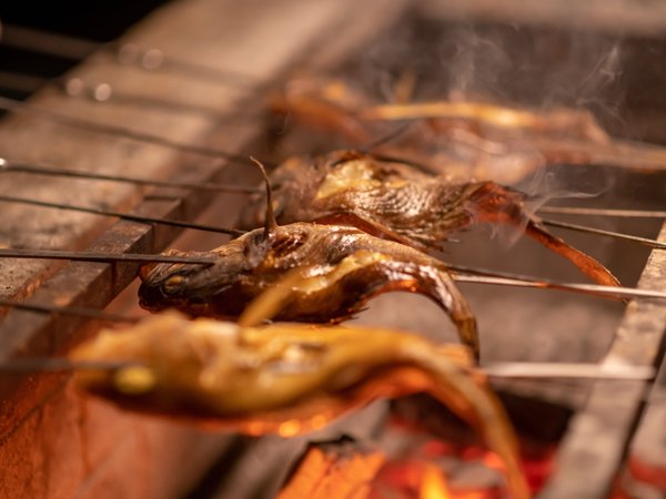 鯵ヶ沢の地魚を堪能 選べる鮮魚の 炭火焼き と 舟盛りのお造り を味わう 竹御膳 4月16日 鰺ヶ沢温泉 水軍の宿 宿泊予約は じゃらん