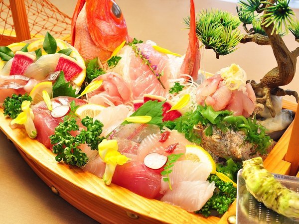 舟盛りプラン】お刺身好きの方へ！『波音会席』のお刺身が皿盛り→舟