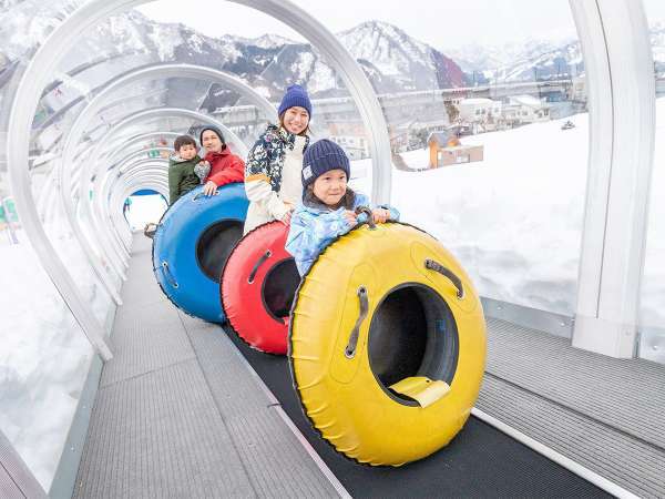 ファミリーに 雪上エスカレーターでそりも楽々 湯沢高原スノーエクスペリエンス券付プラン 夕朝食付 越後湯沢温泉 湯沢ニューオータニ 宿泊予約は じゃらん