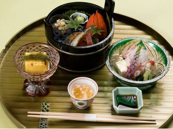 提携記念プラン 気軽に名店デビュー 京料理かじ 雪コース 5000円相当 タクシー送迎付プラン 祇園 先斗町近く おもてなしの宿 京都花ホテル 宿泊予約は じゃらん