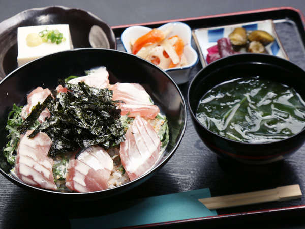 １泊２食付 居料理や人気メニュー オリジナルまかない丼 飲んでも安心 併設のお食事処 南九十九里 寛ぎの宿 東松館 宿泊予約は じゃらん