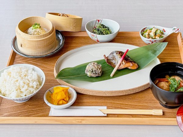 リゾートステイ！【当館いちおし！】舟盛りが主役！彩り豊かなミニ会席 