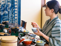 䉮