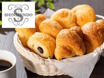 �z�e���E�B���O�C���^�[�i�V���i���Ó쓡��