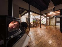 �M�B���y�̏hKOMINKA