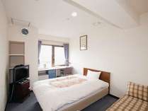 �z�e���T�����[�h�F�{