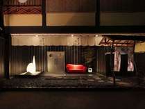 �Ԗ���̏h�@���̒r