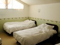 �V����R��